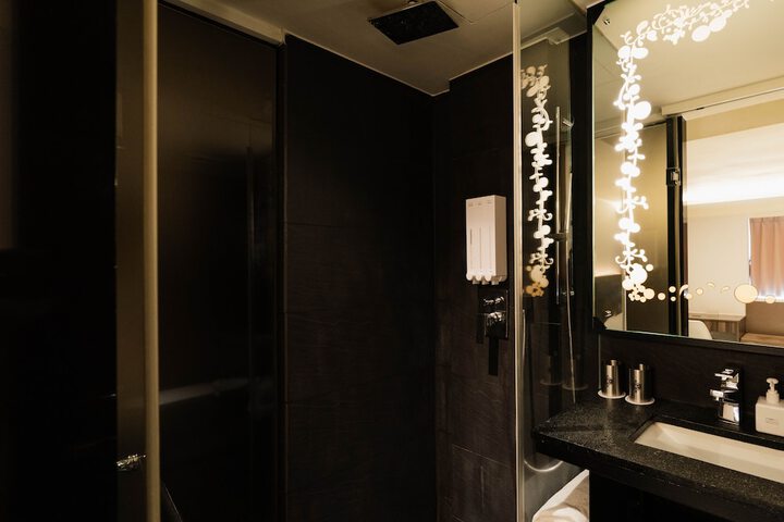 Room 28 of 40