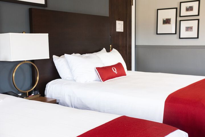 Standard Queen Bed City View (12 of 12)