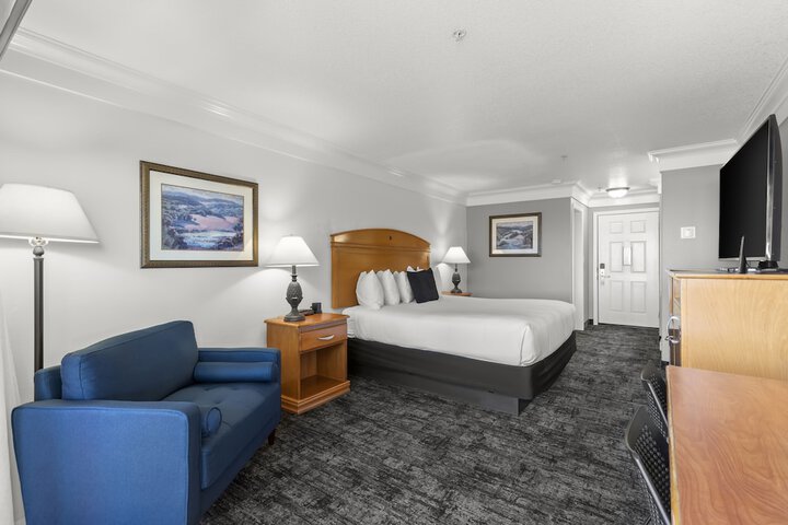 1 King Bed Ocean View (27 of 30)