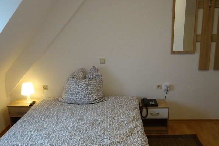Room 3 of 38