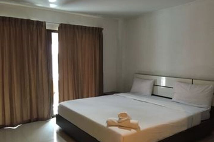 Room 9 of 30