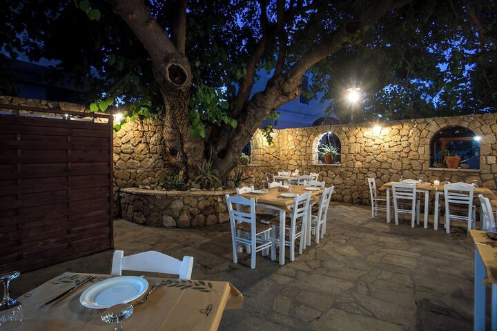 Dining 95 of 151