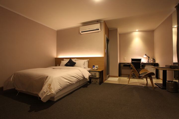Room 14 of 53
