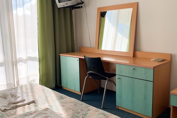 Room 7 of 36