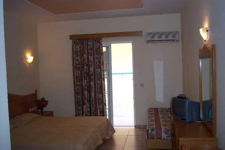 Room 5 of 7