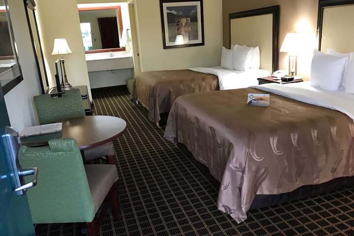 2 Queen Beds (4 of 9)