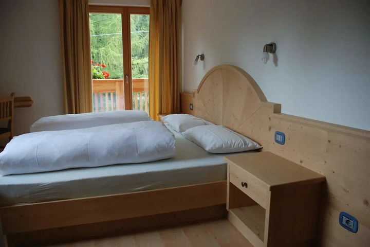 Room 3 of 11