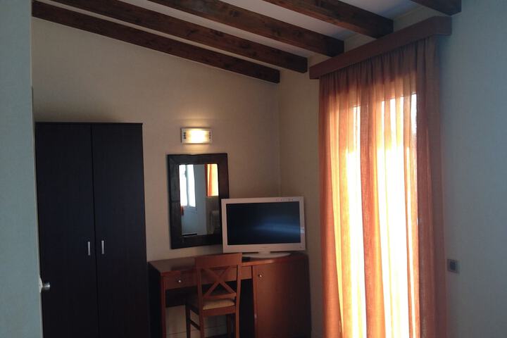 Room 15 of 36