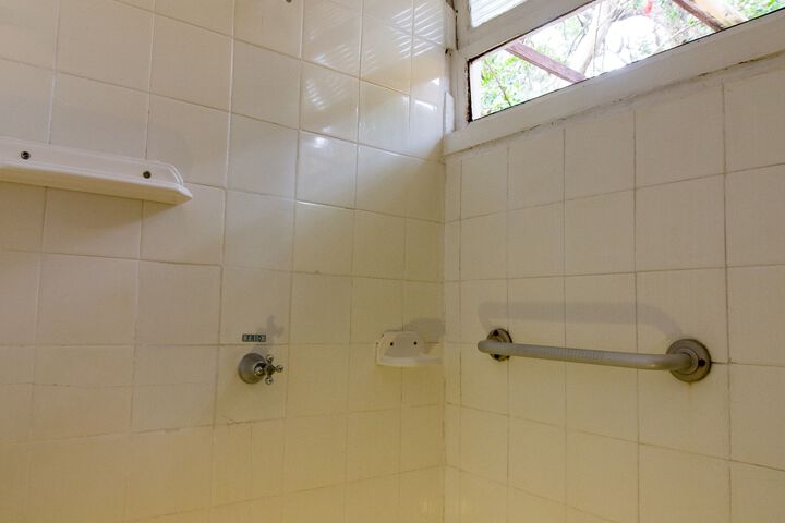 Room 5 of 94