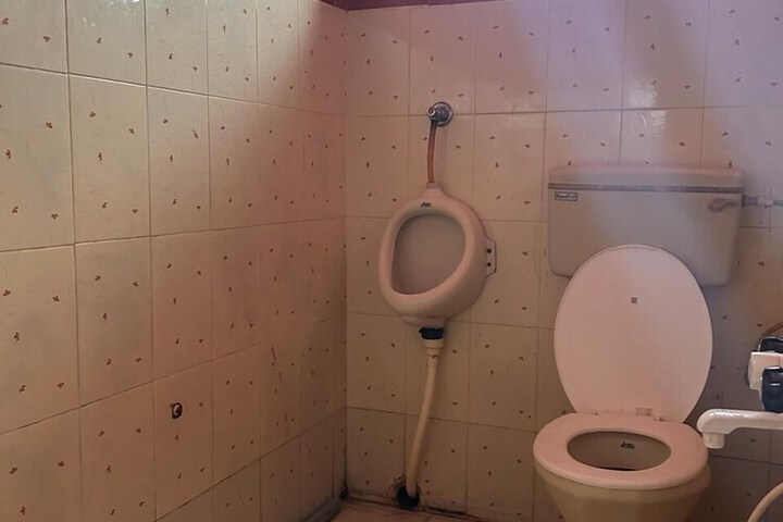 Room 25 of 29