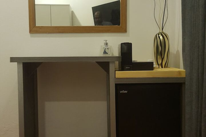 Room 8 of 14