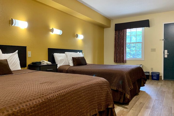 2 Double Beds (4 of 7)