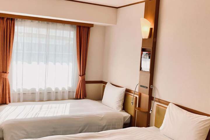 Room 9 of 50
