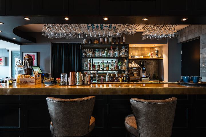 Lounge 51 of 64