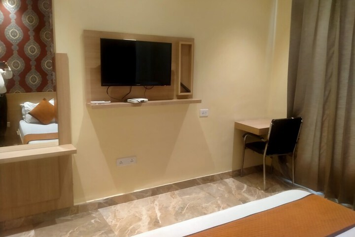 Room 15 of 23