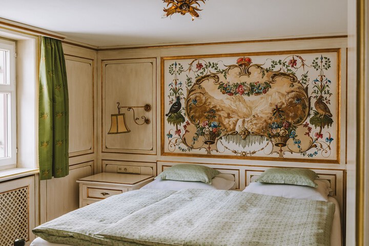 Room 32 of 172