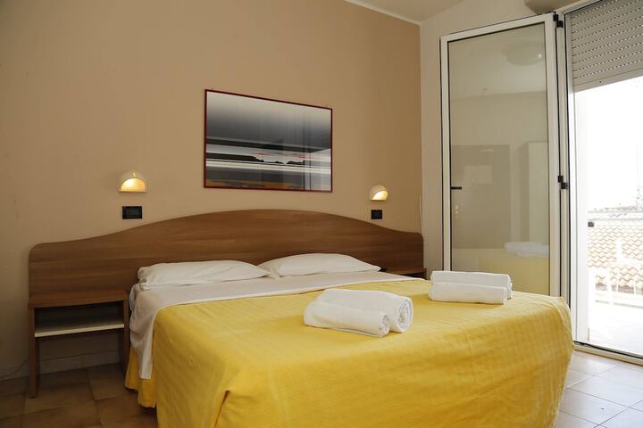 Room 6 of 43