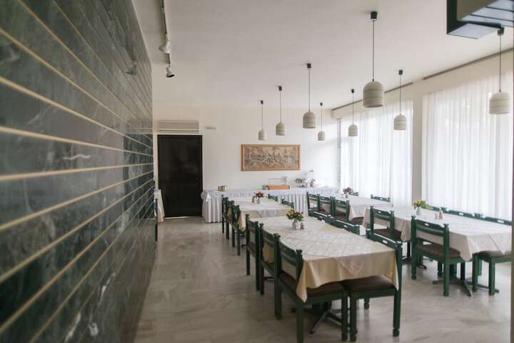 Dining 10 of 26