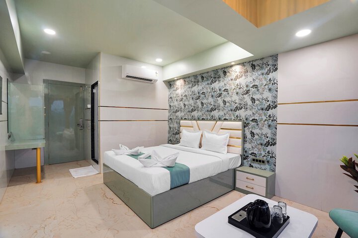 Room 3 of 9