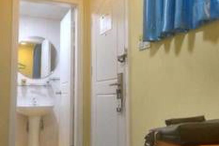 Room 8 of 33