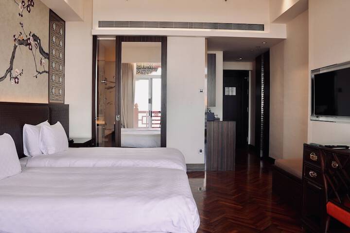 Room 11 of 82