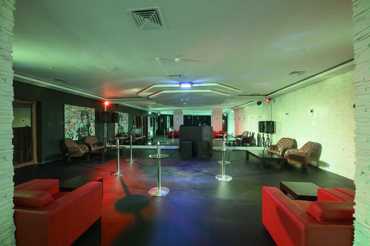 Lounge 58 of 79