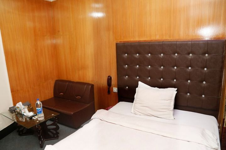 Room 8 of 29