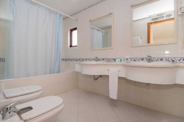 Room 25 of 65