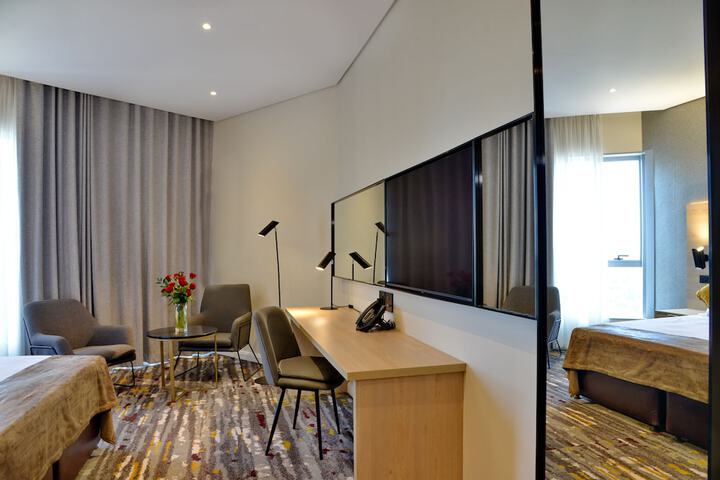 Room 12 of 87