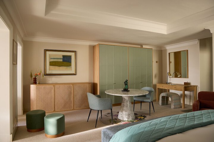 Room 51 of 215