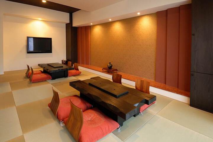 Room 4 of 51