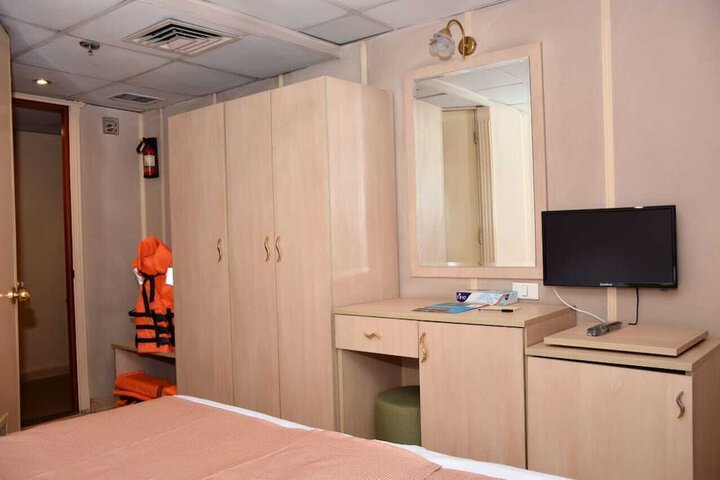 Room 13 of 19