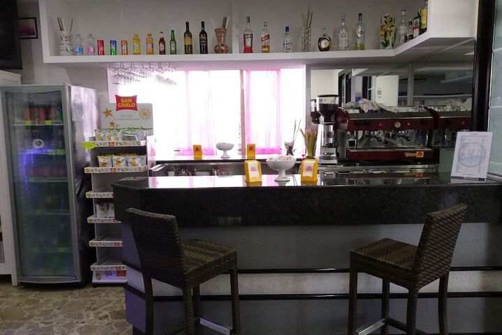 Lounge 17 of 23