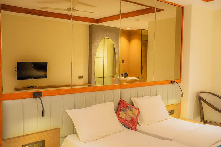 Room 9 of 38