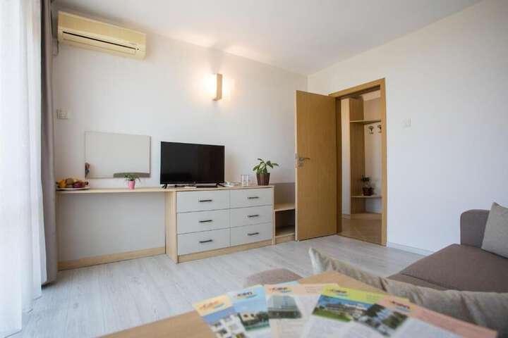 Room 43 of 100