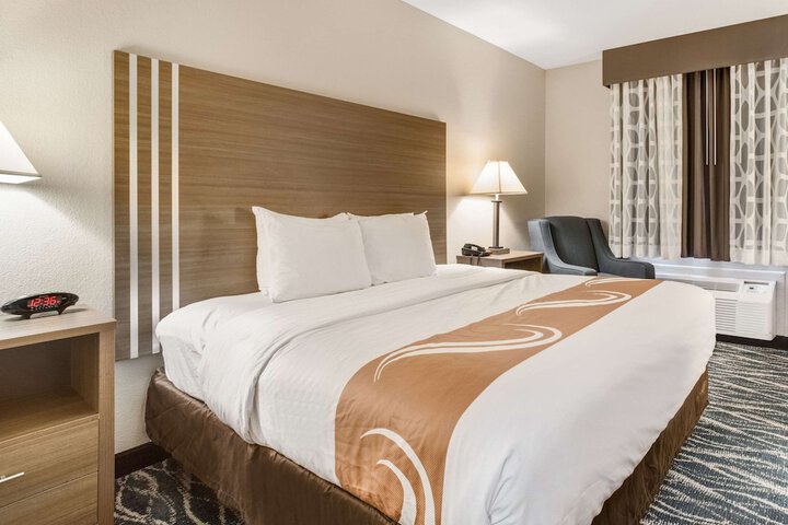1 King Bed (1 of 10)