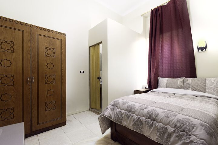 Room 18 of 33