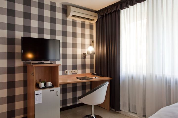 Room 32 of 62