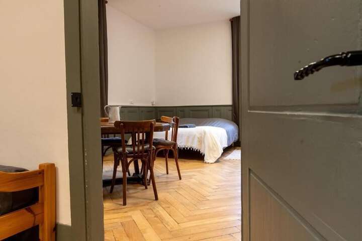 Room 8 of 113
