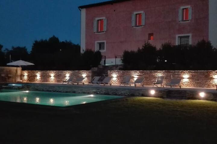 Pool 10 of 28