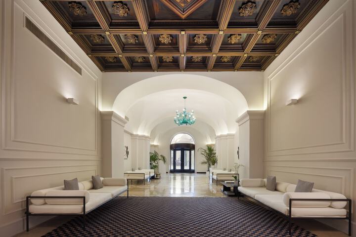 Entrance & Lobby