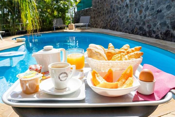 Breakfast/Coffee Service 24 of 38