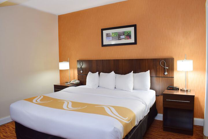 1 King Bed (6 of 6)