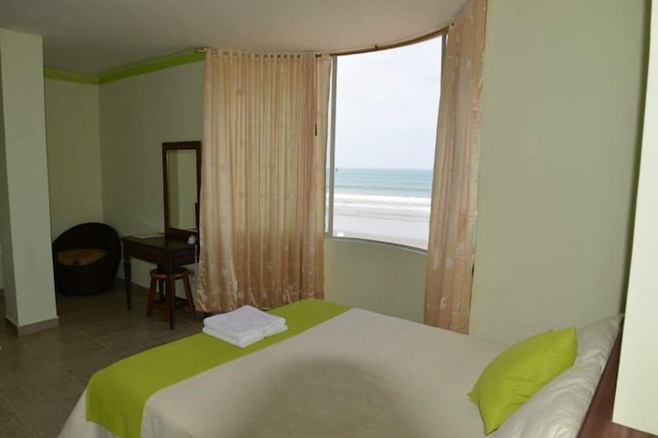 Room 8 of 33