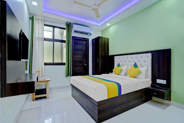 Room 9 of 9