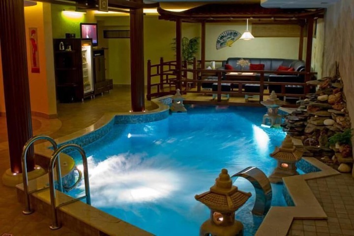 Pool 33 of 50