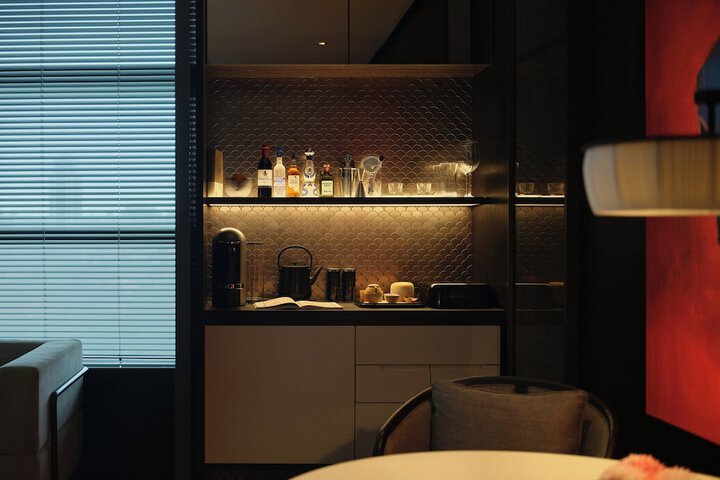 Lounge 54 of 141