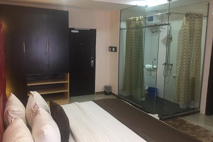 Room 20 of 33