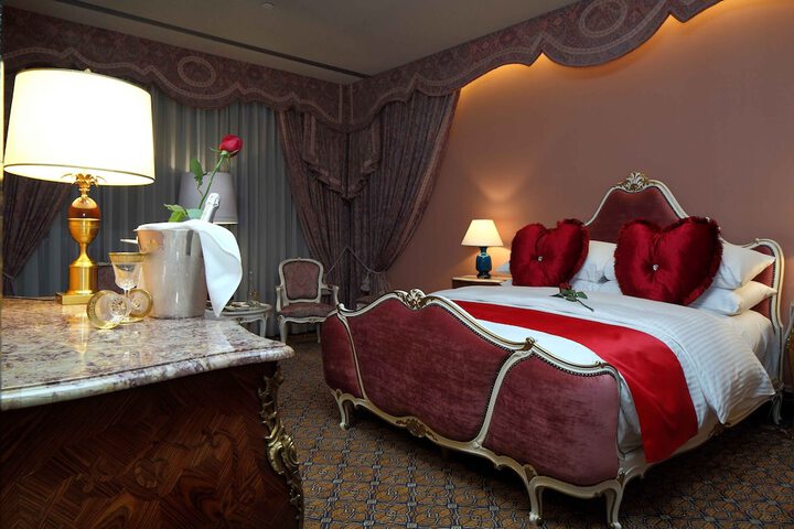 Room 3 of 70