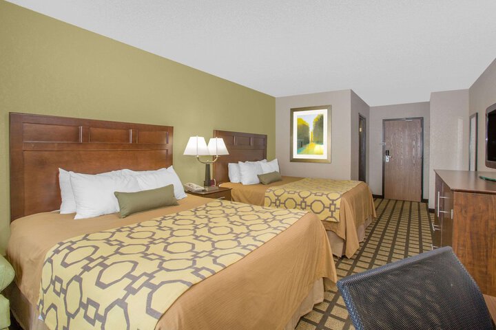 2 Queen Beds (9 of 9)
